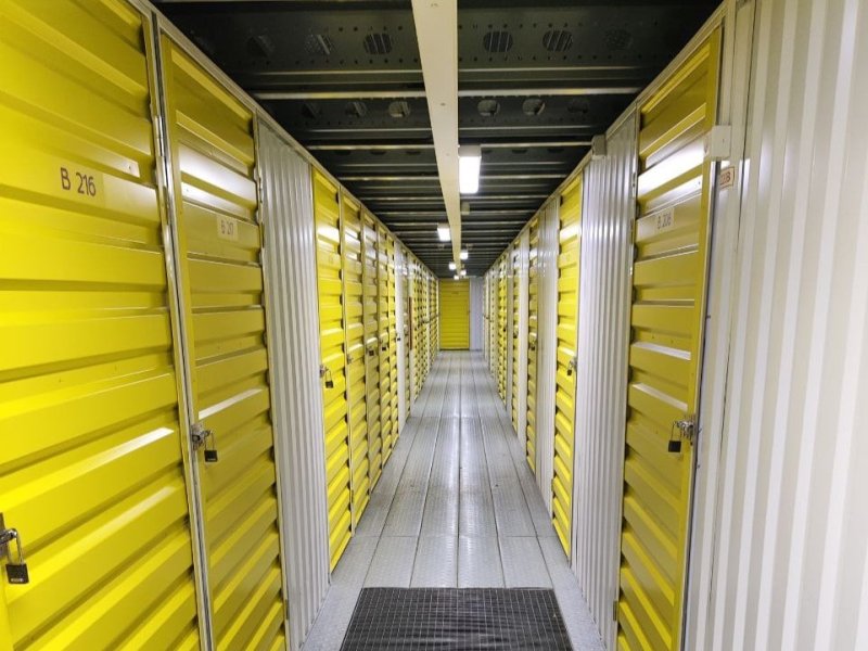 Камера, бокс или контейнер? Где удобнее и выгоднее хранить вещи